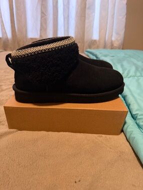 UGG Ultra Mini Black